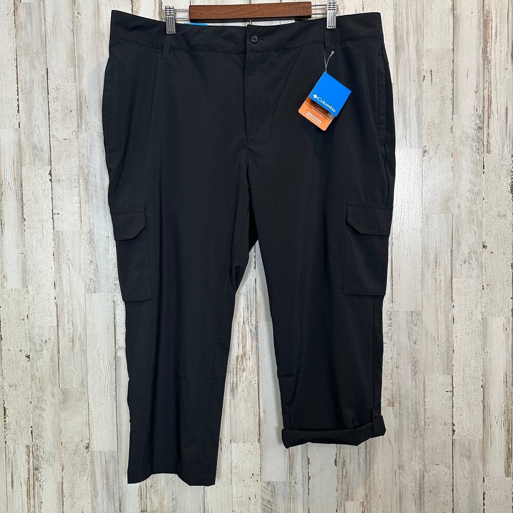 NWT Columbia Omni Shade UPF 50 Cargo Capri Pants Size 18W Black Gorpcore Hike